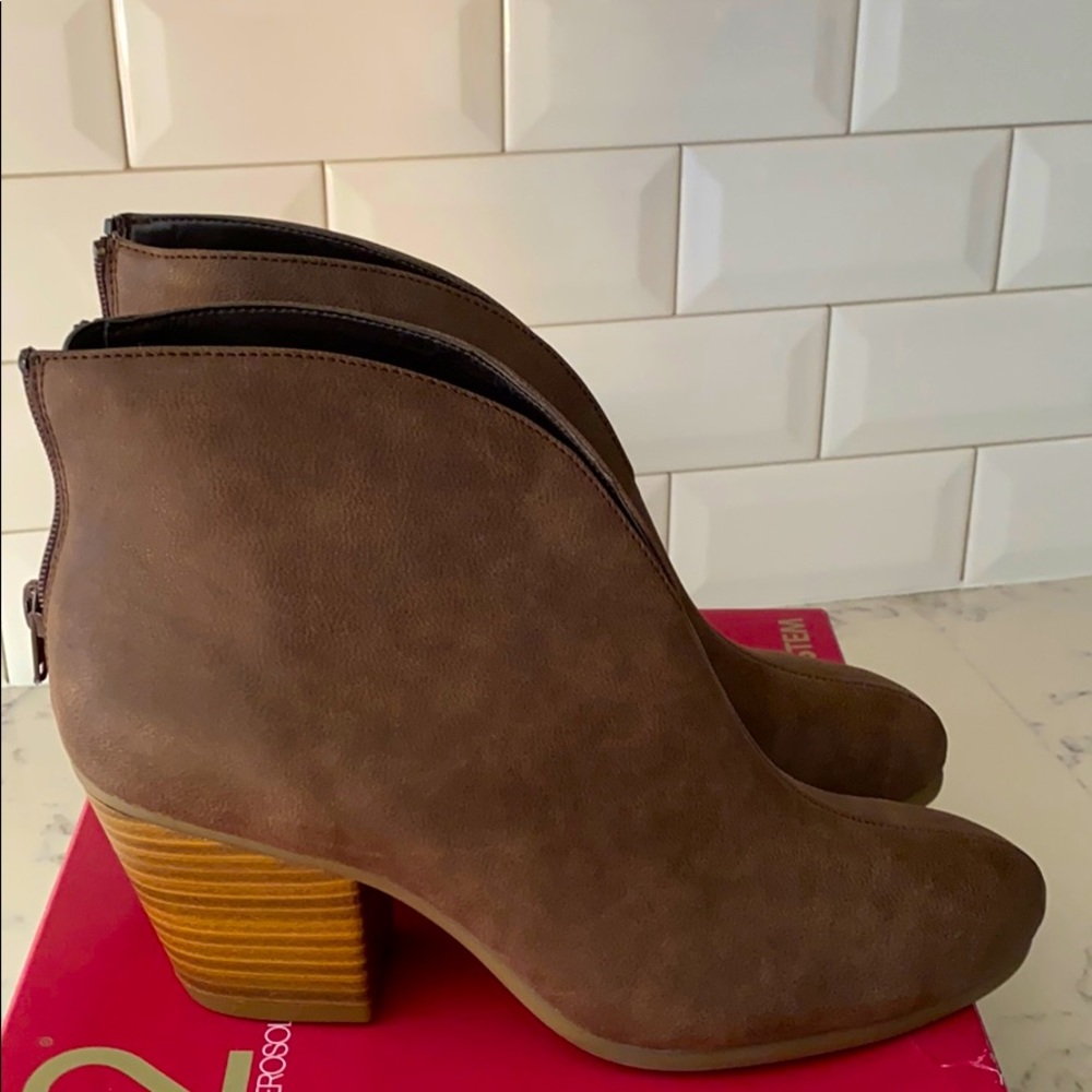 Zip back bootie